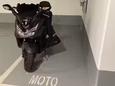 loue emplacement de parking moto
