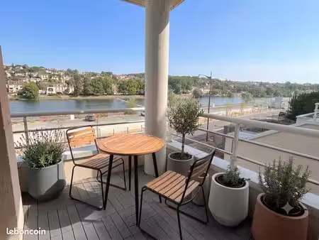 appartement t2 50m² vue seine – grand balcon 12m² + parking + cave (rer d)