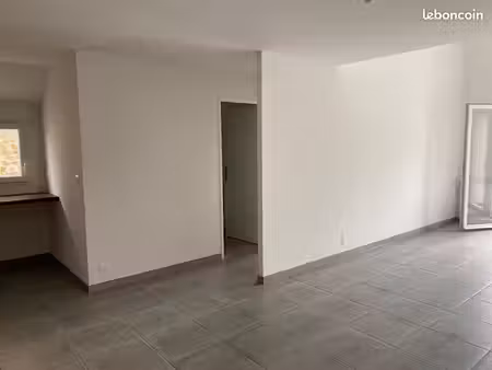 appartement t2 + balcon au sud + 1 place de parking