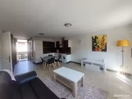 loue à l'année t2 bis meuble - quartier du marché luchon