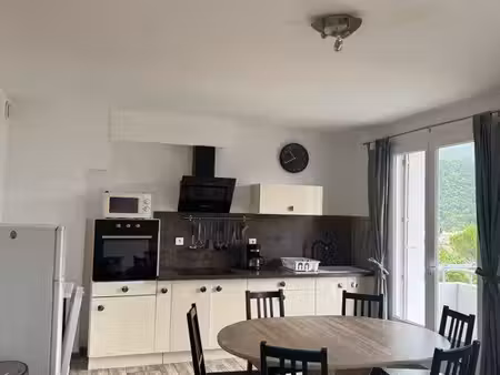 loue à l’année  appartement meublé