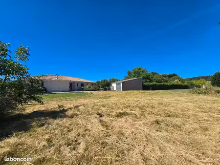 terrain constructible de 1662m²