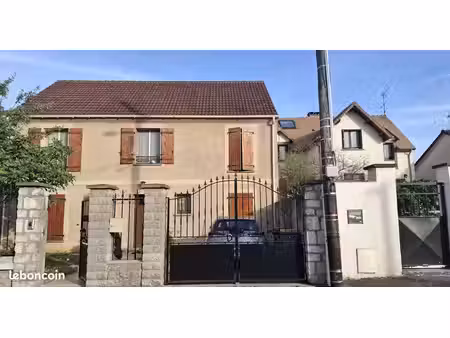 jolie maison familiale