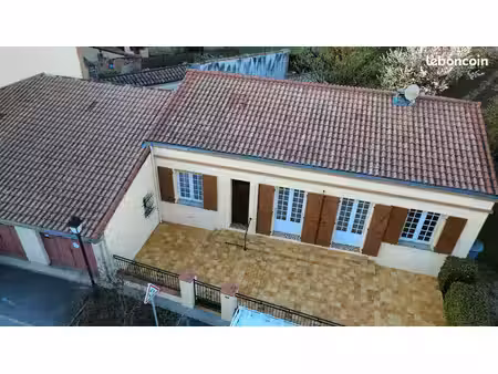 maison centre du village
