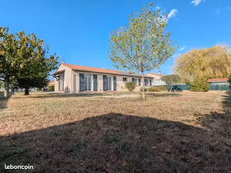 vend villa t5 plein pied jardin garages