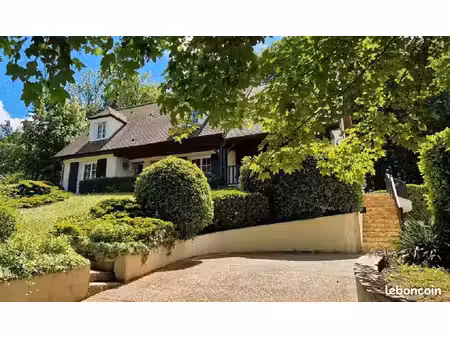maison 7 pièces 207 m²