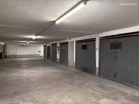 3 boxes fermés à vendre – neuilly-sur-seine – boulevard victor hugo