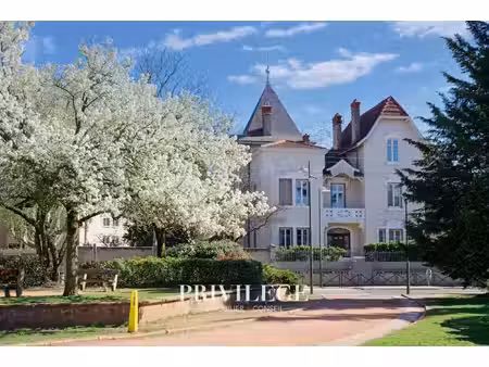 vernay - maison de ville 250m2 avec jardin proche de toutes