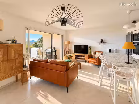 calvi – t3 63 m² – 2 chambres – vue mer & citadelle – terrasse 20 m² – piscine