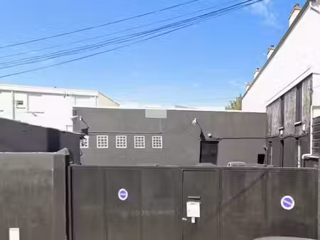 bâtiment à découper pour 4 maisons à rénover avec jardin