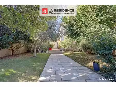 maison 7 pièces 240 m²