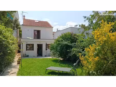 maison indépendante + 3 chambres + garage + dépendance + combles aménagées