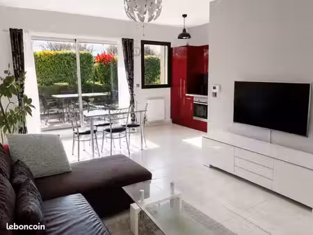 t2 48 m² avec jardin privatif et terrasse – climatisation daikin réversible neuve – 2 park