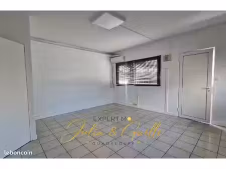 local 25 m² baie-mahault