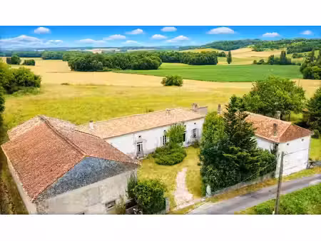 vente ferme 9 pièces 186 m² à chalais (16210)  199 500 €