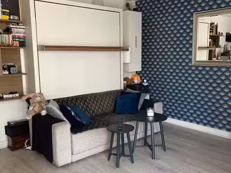 t1 lumineux avec grand balcon et lit escamotable – 35 m² – vincennes