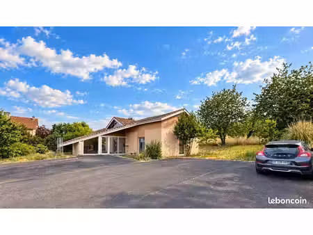 local professionnel / commercial 198 m² – parking privé 10 places – ruelle-sur-touvre