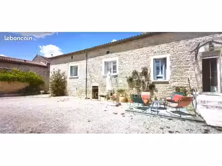 maison en pierres 72 m² + annexe entierement renovées - cour et dependances - 25 minutes n