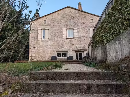 maison en pierre pleine de charme – 2 chambres  combles aménagés  garage et jardin – sers