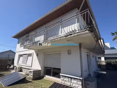 maison avec cinq chambres et un bureau