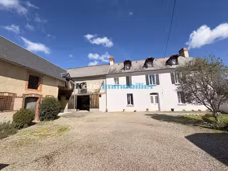 beau corps de ferme entre tarbes et bagneres