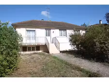 maison plain pied de 95 m2 -beau jardin arbore