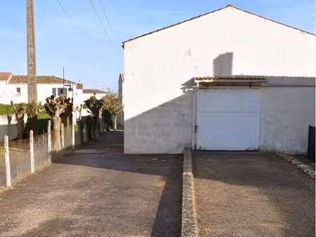 hangar echillais à vendre