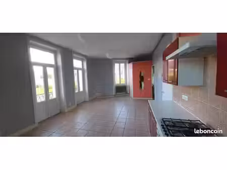 t2 ensoleillé avec balcon