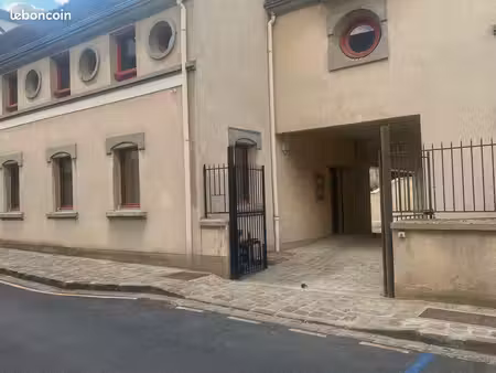 local 22 m² - centre-ville de luzarches