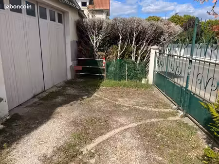 à vendre hangar  possibilité de faire un loft