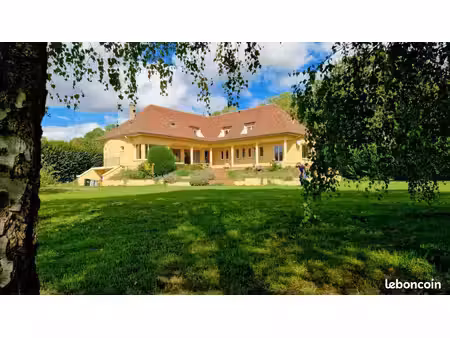 propriété 8 pièces 270 m²