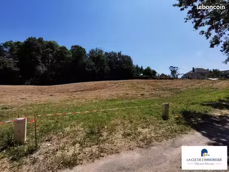 terrain 938 m² coray