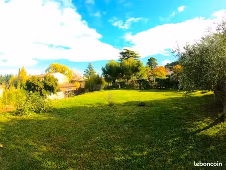 terrain constructible de 500 m² en impasse  idéalement situé proche commodités