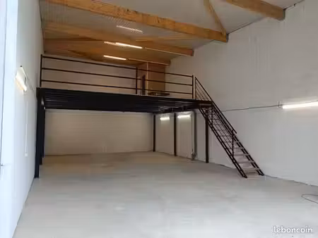 dépôt récent de 115 mètres carrés-31790 saint jory-a 62