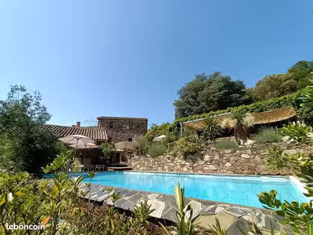 propriété de caractère au cœur des cévennes avec maison indépendante  piscine et espace bi
