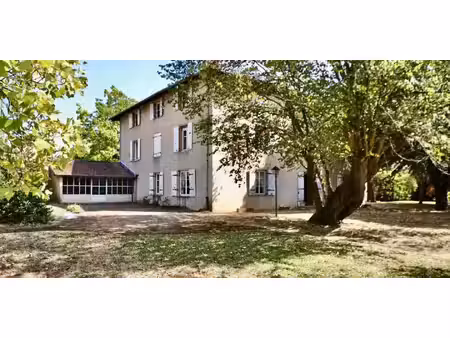 propriété avec piscine et jardin sathonay-village (69)
