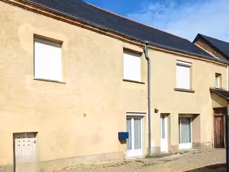 grande maison au cœur du village de la chapelle-d'aligné - fort potentiel