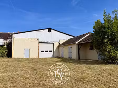 nemours - hangar de 125 m² au sol avec maison de 65 m2 sur un terrain de 940 m²