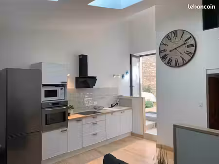 appartement t2 meublé rénové à neuf avec extérieur et parking - calvisson