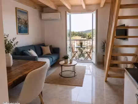 duplex rénové – vue village – 5 min sainte-maxime