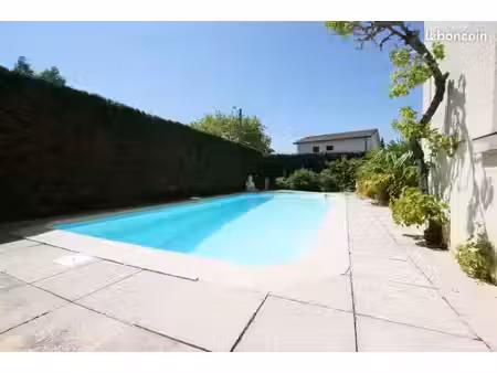 maison individuelle 180 m2 avec piscine et garage