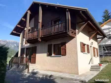 maison divisée en 2 appartements