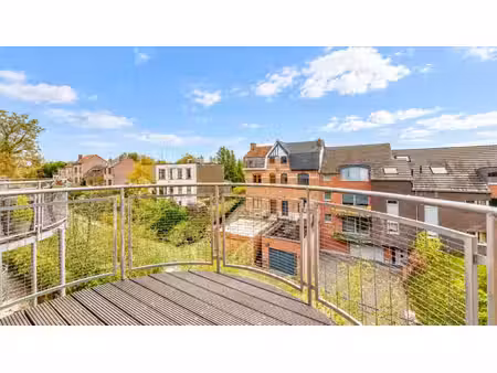 visé – un duplex lumineux où le calme rencontre la ville