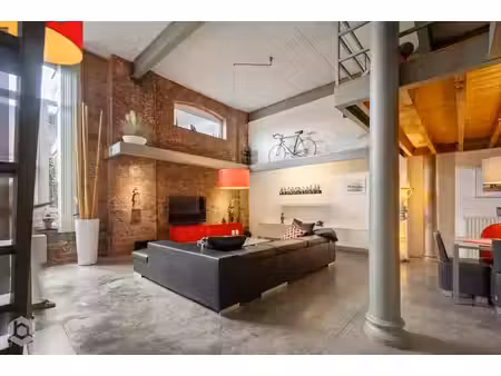 hedendaagse loft met klein stadstuintje in residentiële o...