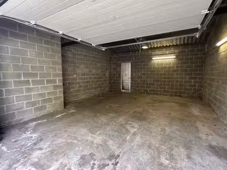 entrepôt avec espace extérieur