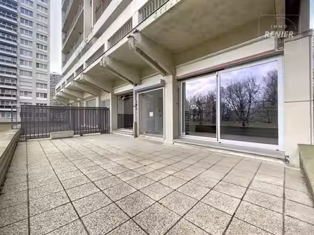 grand espace commercial avec logement privé à vendre à ander