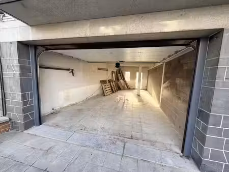 entrepot/double garage avec espace ext.