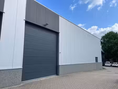 entrepôt fonctionnel de 590 m² + 500m² bureau