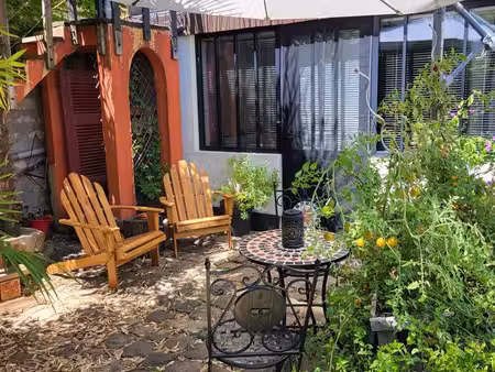 studio ensoleillé dans jardin privé