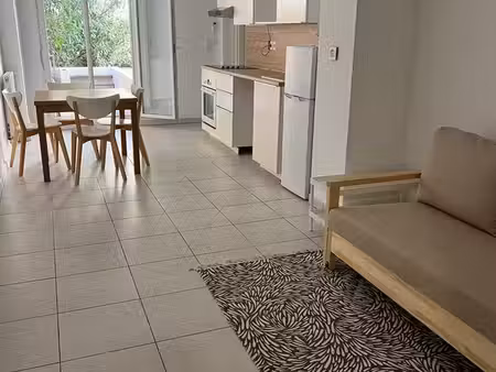 location t2 meublé + parking double timone rue saint pierre